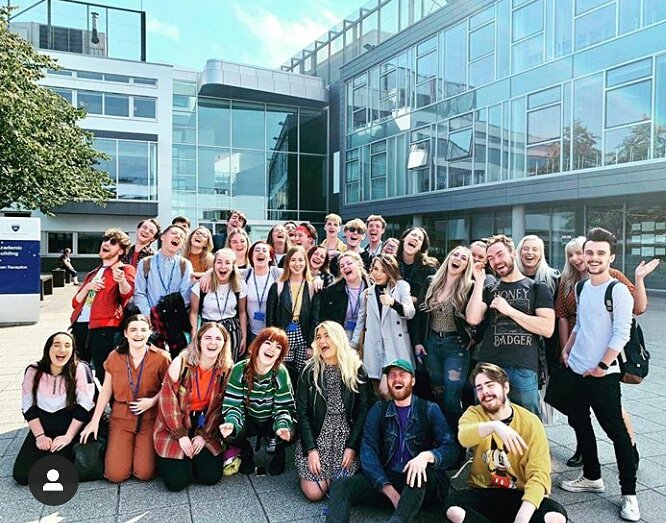 LouiseScottacts's tweet photo. Officially @QMUniversity students 👐👐🎓 Woop! @NewCLanArts #BAactors #BAmusicaltheatre #talent https://t.co/2yPaB26PZ7