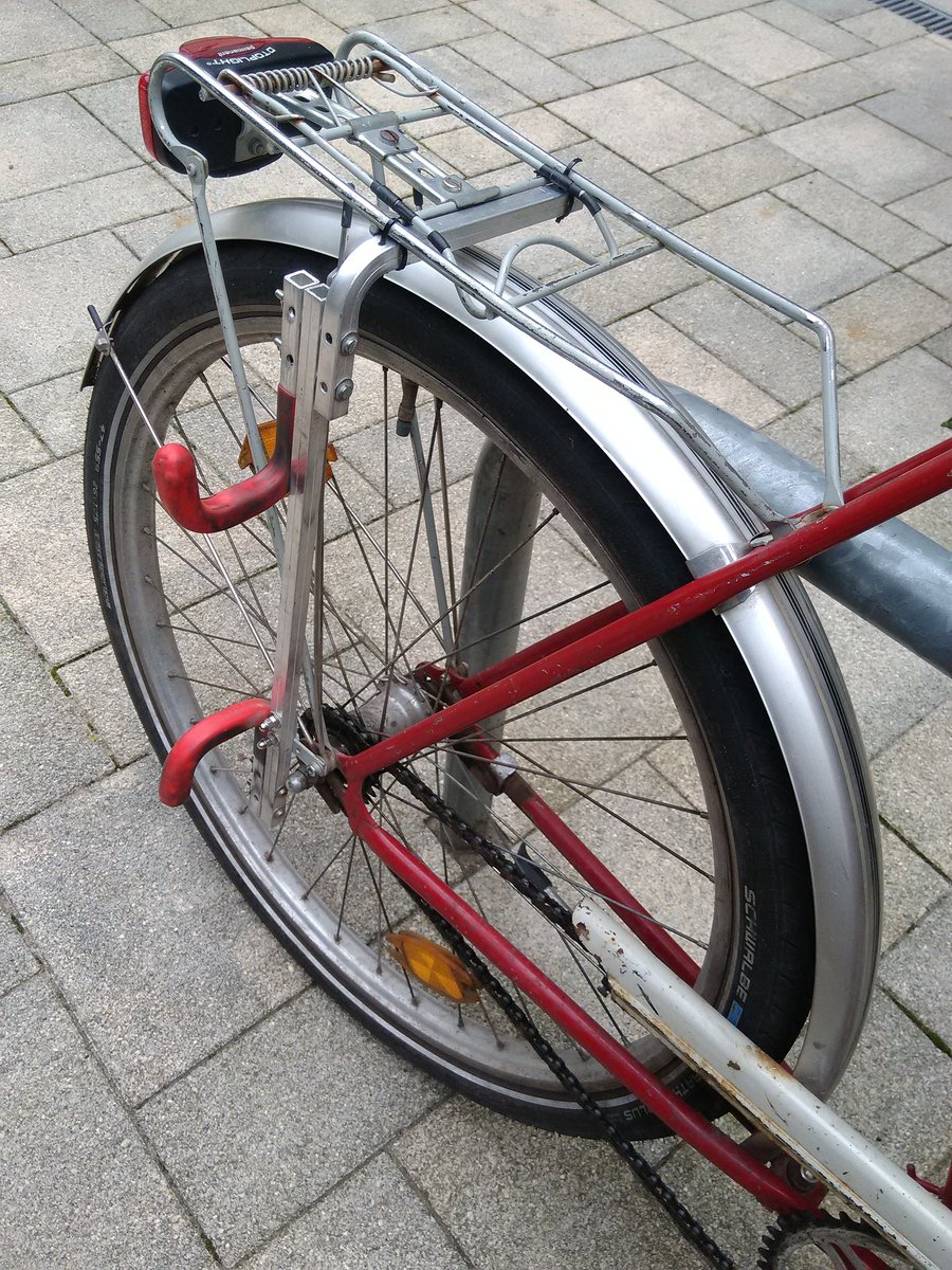 MMagdowski's tweet photo. @klassenkrempel @devnul @Der_Gregor @ConvercycleBike @kickstarter @texlock Ja, das eigentliche #texlock ist super. Das zugehörige #Zahlenschloss ist leider etwas fummelig. Außerdem gab es zumindest damals dazu keine passende #Rahmenhalterung, so dass ich selbst eine konstruiert habe. #DemIngenieurIstNichtsZuSchwer https://t.co/Gy0ipZlQKt