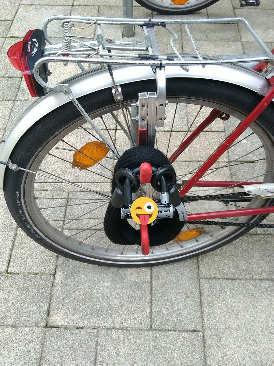 MMagdowski's tweet photo. @klassenkrempel @devnul @Der_Gregor @ConvercycleBike @kickstarter @texlock Ja, das eigentliche #texlock ist super. Das zugehörige #Zahlenschloss ist leider etwas fummelig. Außerdem gab es zumindest damals dazu keine passende #Rahmenhalterung, so dass ich selbst eine konstruiert habe. #DemIngenieurIstNichtsZuSchwer https://t.co/Gy0ipZlQKt