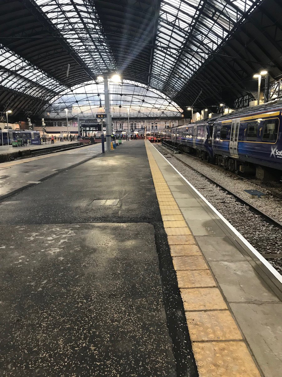 Network Rail is advising passengers that platforms 4 &amp; 5 at #Glasgow Queen Street will close from mid-September to mid-October, as engineers deliver the final phase of platform extension work at station

More details here. gapi.io/65VA #GQS