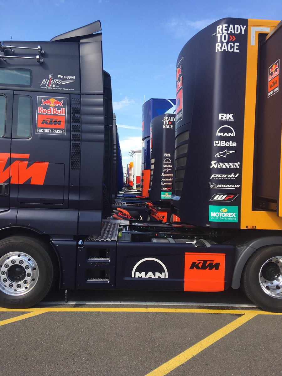 Nice trucks from Silverstone MOTO GP.... <a href="/mantruckbusuk/">MAN Truck & Bus UK</a> <a href="/TrucknDriver/">Truck & Driver</a> @MAN_Group