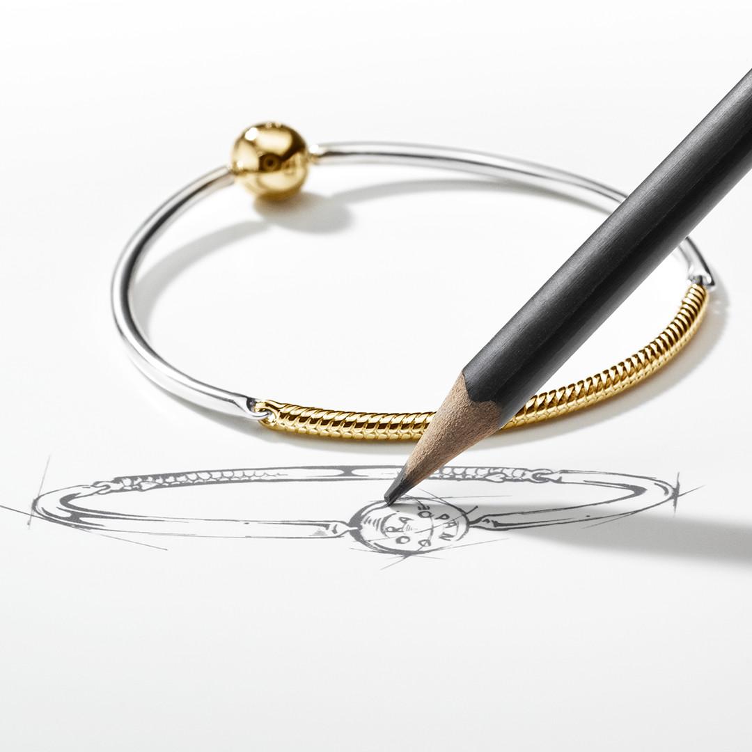 PANDORA_Bstoke's tweet photo. Sometimes all it takes is a little creativity to make something truly beautiful!

We love this two tone bracelet, take a closer took in store today!

#PandoraBracelet https://t.co/kFr0D9hVBD