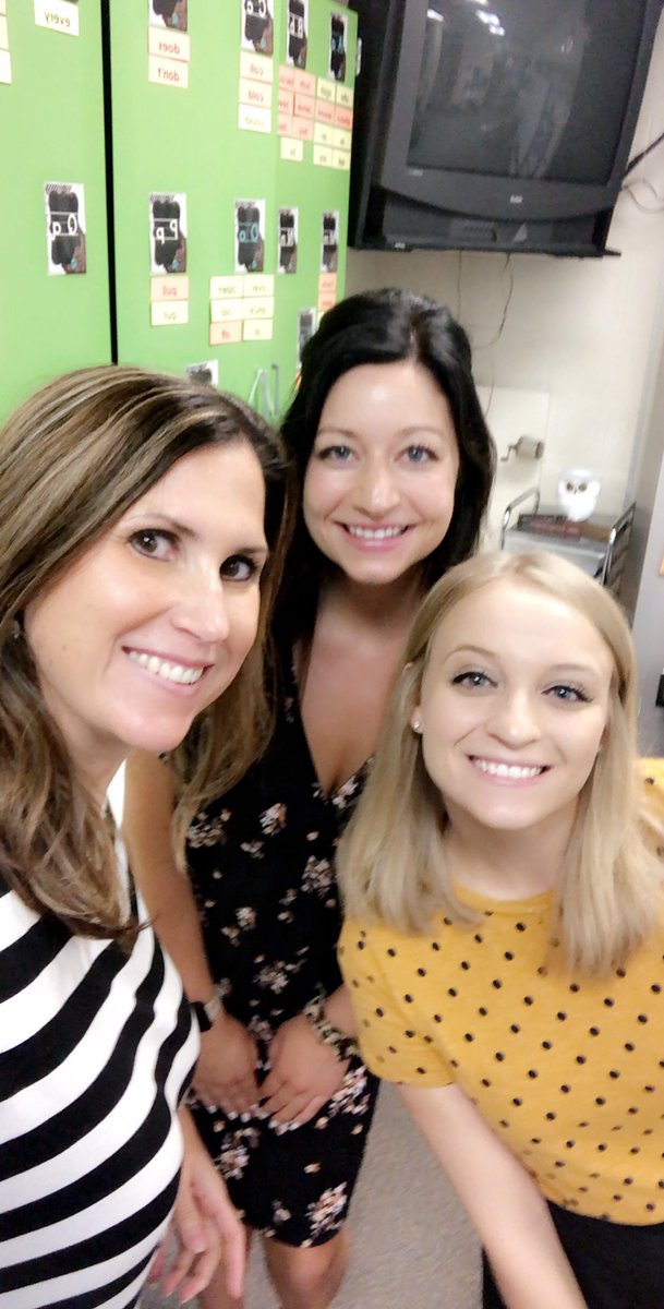 MsCandela1's tweet photo. Happy First Day of School from Team 2! 📚@NicoleGloden @MsDrabik @OneWattles @troyschools https://t.co/xlnmwMpmO3