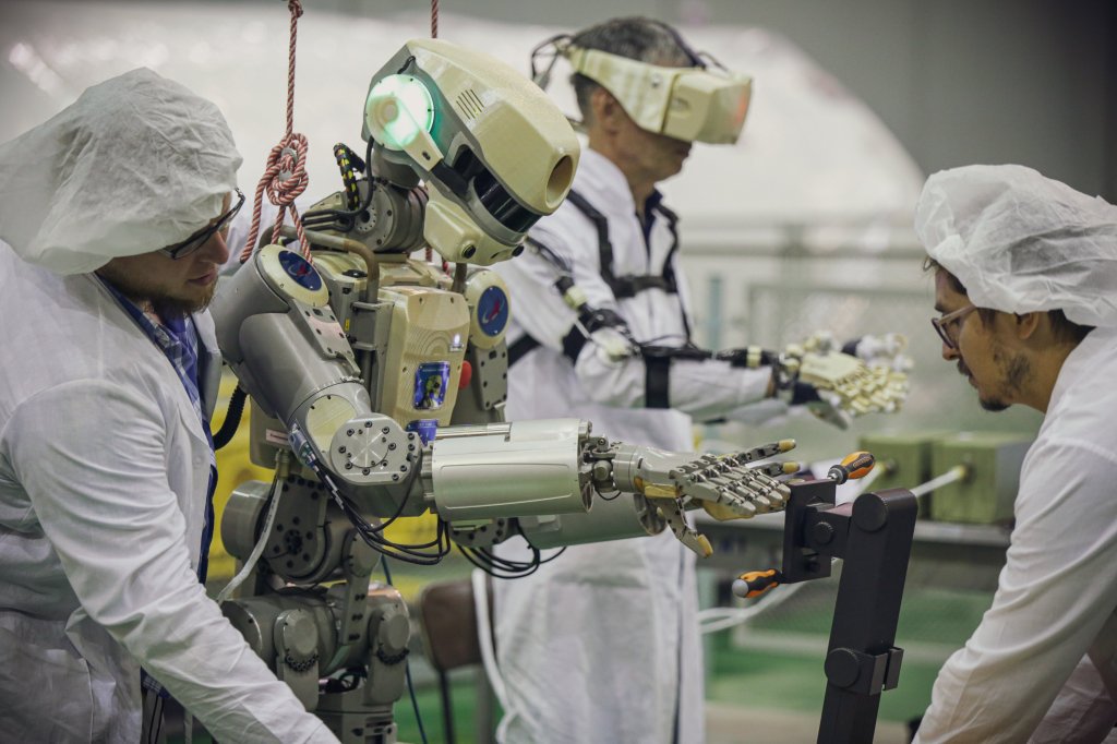 TechCrunch's tweet photo. Russian humanoid robot makes its way to the International Space Station https://t.co/Yx4a6C6hDC by @etherington https://t.co/9FPqxPio43
