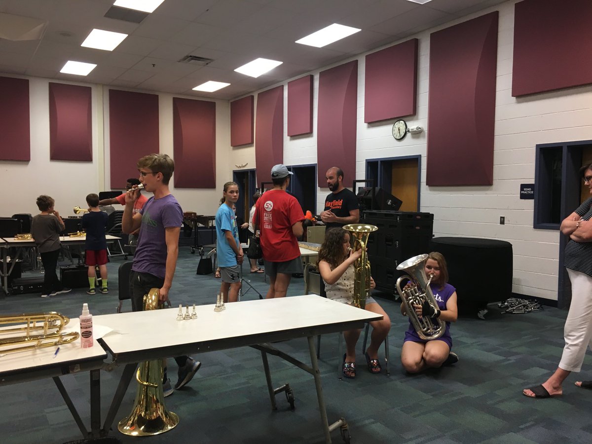Our Band Director, Ms Creque, held a “petting zoo” at Hayfield Secondary for 5th and 6th graders to try different instruments. Such a creative idea. #joinband ⁦<a href="/fcpsnews/">Fairfax Schools 🌟</a>⁩
⁦<a href="/FCPSR3/">FCPS Region 3</a>⁩
