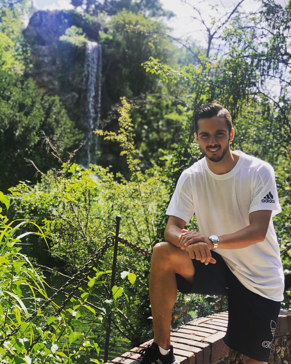 Pablosarabia92's tweet photo. 🚶🏻‍♂🌳😊

#parcfloralparis #Paris #Adidas #PS19 https://t.co/kVvK1cN9FH