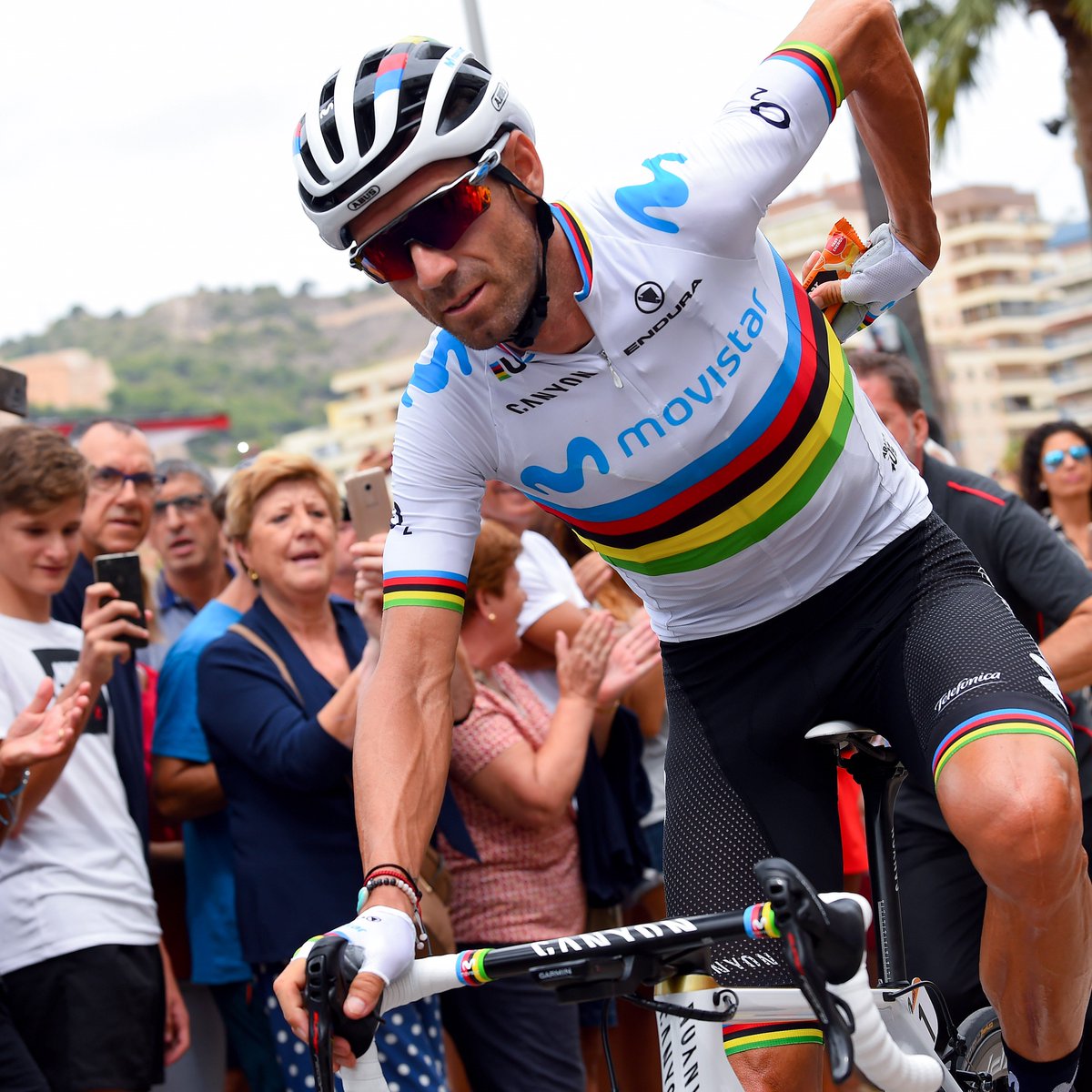 Gracias a la Agrupación de Tráfico de la <a href="/guardiacivil/">Guardia Civil</a>, así como a la <a href="/policia/">Policía Nacional</a> y todos los que tratan de que nuestra seguridad durante #LaVuelta19 y tantas otras carreras sea la máxima posible. Ánimo y buen servicio 🤗👮‍♀️ #RodamosJuntos