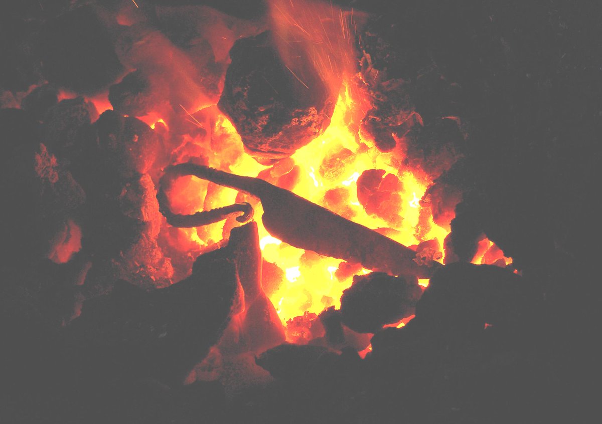 EspacegalloAth's tweet photo. J-40 ! Lors de la fête romaine du 6 octobre, rencontrez https://t.co/DlIqKU0pBS. Ce forgeron/bijoutier leuzois présentera une forge à soufflet et des reconstitutions d'objets d'époque.🤩
#espacegalloromainath #FeteRomaineAth #ath #galloromain #archeologie #visitwapi #6octobre https://t.co/fWT1DHyd5K
