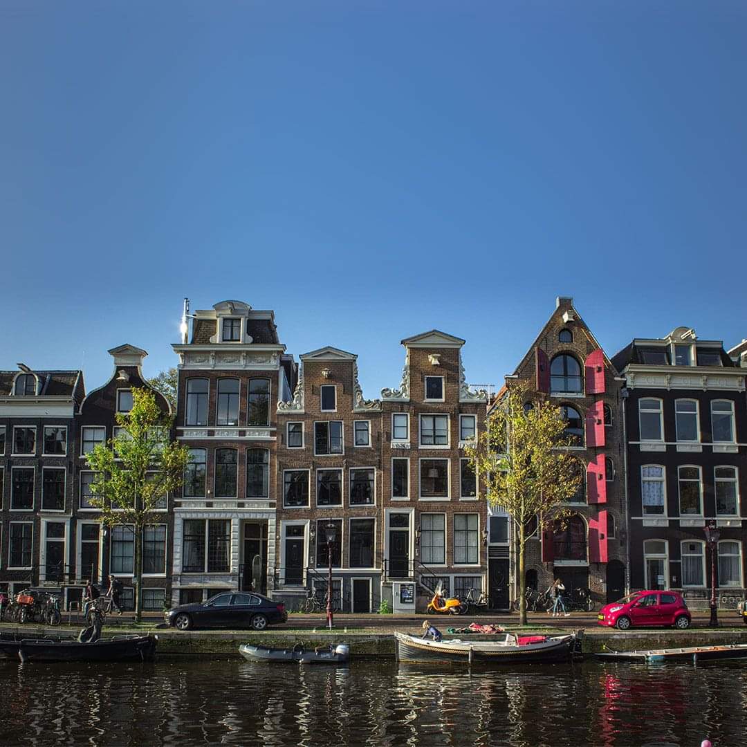 CheapiFlyFares's tweet image. When in Amsterdam, instead of taking an expensive canal cruise, you can hire your own boat ⛵🇳🇱 .

Fly to #Amsterdam from only $1,112* with Qatar Airways 👉 ifly.net.au/what-s-hot 

*T&amp;amp;C apply. Travel between 12 Sep - 24 Dec 2019 &amp;amp; 23 Feb - 20 Mar 2020.

📷: Joël de Vriend