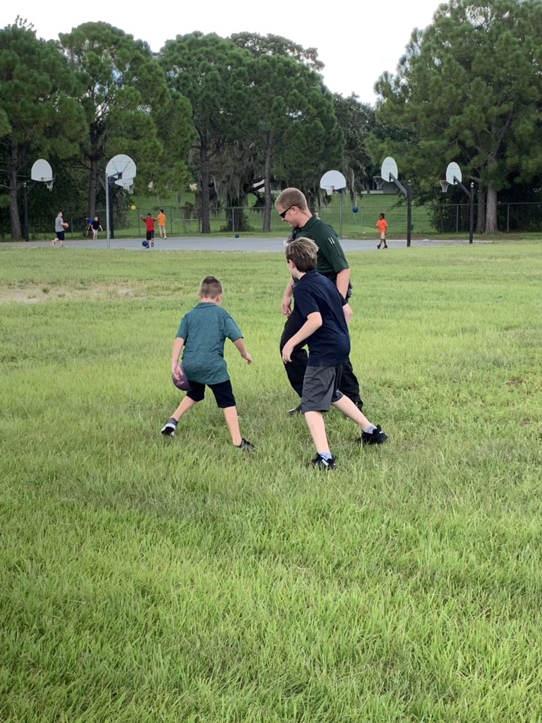 Deputy REN is keeping our Ss, Ts and campus safe (and having a little fun too!) #positiverolemodel #relationshipsmatter #manateesmakeithappen <a href="/DeputyRen/">Deputy Renczkowski</a> <a href="/SES_Admin/">Scott Piesik</a> <a href="/daceyhughes/">Dacey Hughes</a>