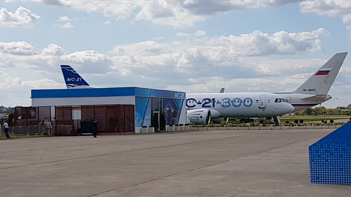FlagAerospace's tweet photo. Focus is civiele luchtvaart: op MAKS wordt de MC-21 officieel voorgesteld en is ook de nieuwe te ontwikkelen CR929 prominent aanwezig. https://t.co/UyE41Tppmc