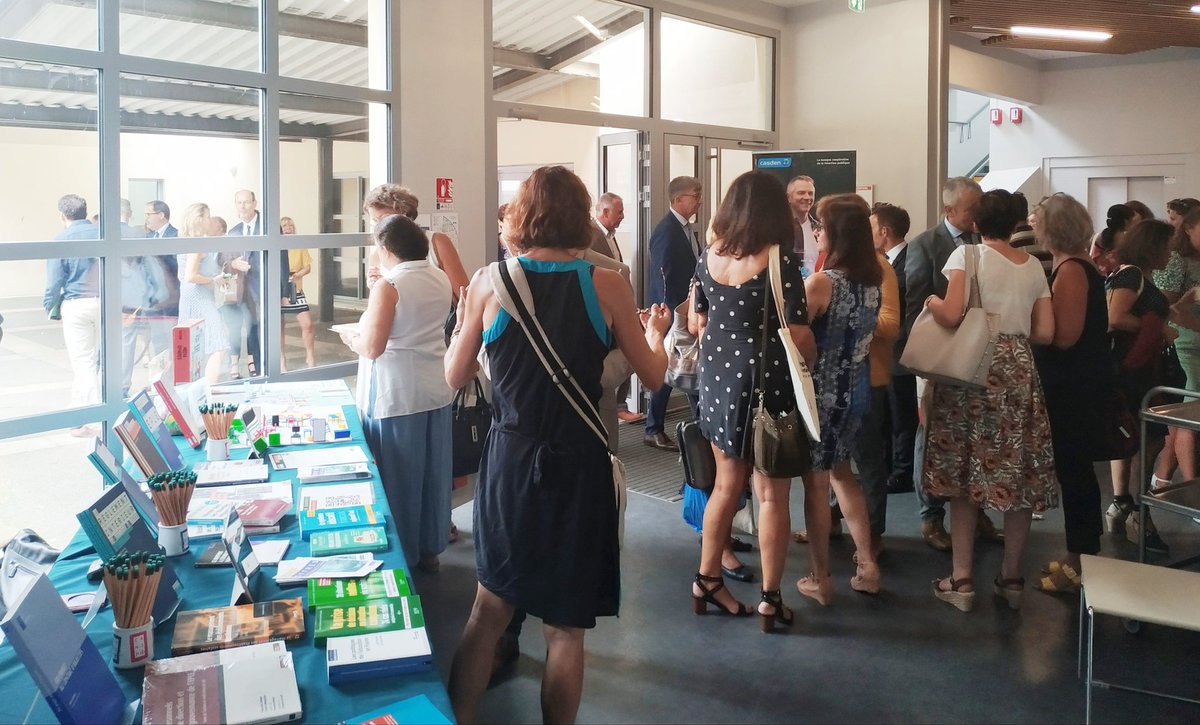 canope_78's tweet photo. Acceuil des personnels de direction
@acversailles @Les_Yvelines au lycée  Emilie de Breteuil @sqy
#dsden78 https://t.co/lSzXtyl0bU