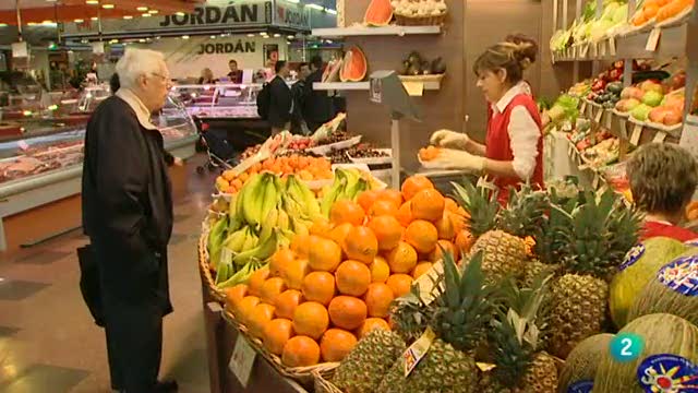 ¿Quién dijo que la literatura no da de comer? Ya está aquí el #IIIConcursoCuartoYMitad🥩📙 de la #bpmVLlosa y <a href="/MercadoBarcelo/">Mercado Barceló</a> <a href="/JMDCentro/">Distrito de Centro</a> . Escribe tu relato incluyendo la frase "en el mercado" y participa en esta nueva edición 👉bit.ly/IIICuartoMitad