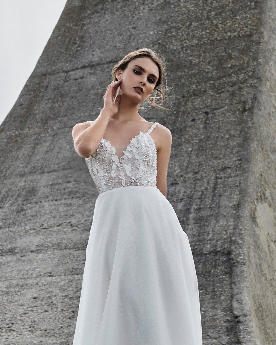 Modernity meets Romance with the 2020 Desire Collection from <a href="/elbethgillis/">Elbeth Gillis</a> (Angel Gown)
Images ~ Jacques Weyers Studio
bit.ly/2ZoePDm #DesireCollection #2020BridalCollection #WeddingGownInspo
#ad
