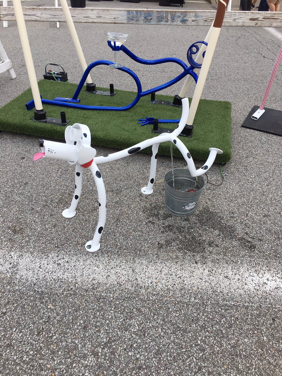 datcooldude27's tweet photo. Crazy art festival 😂😂😂 https://t.co/bGY79r7QZI