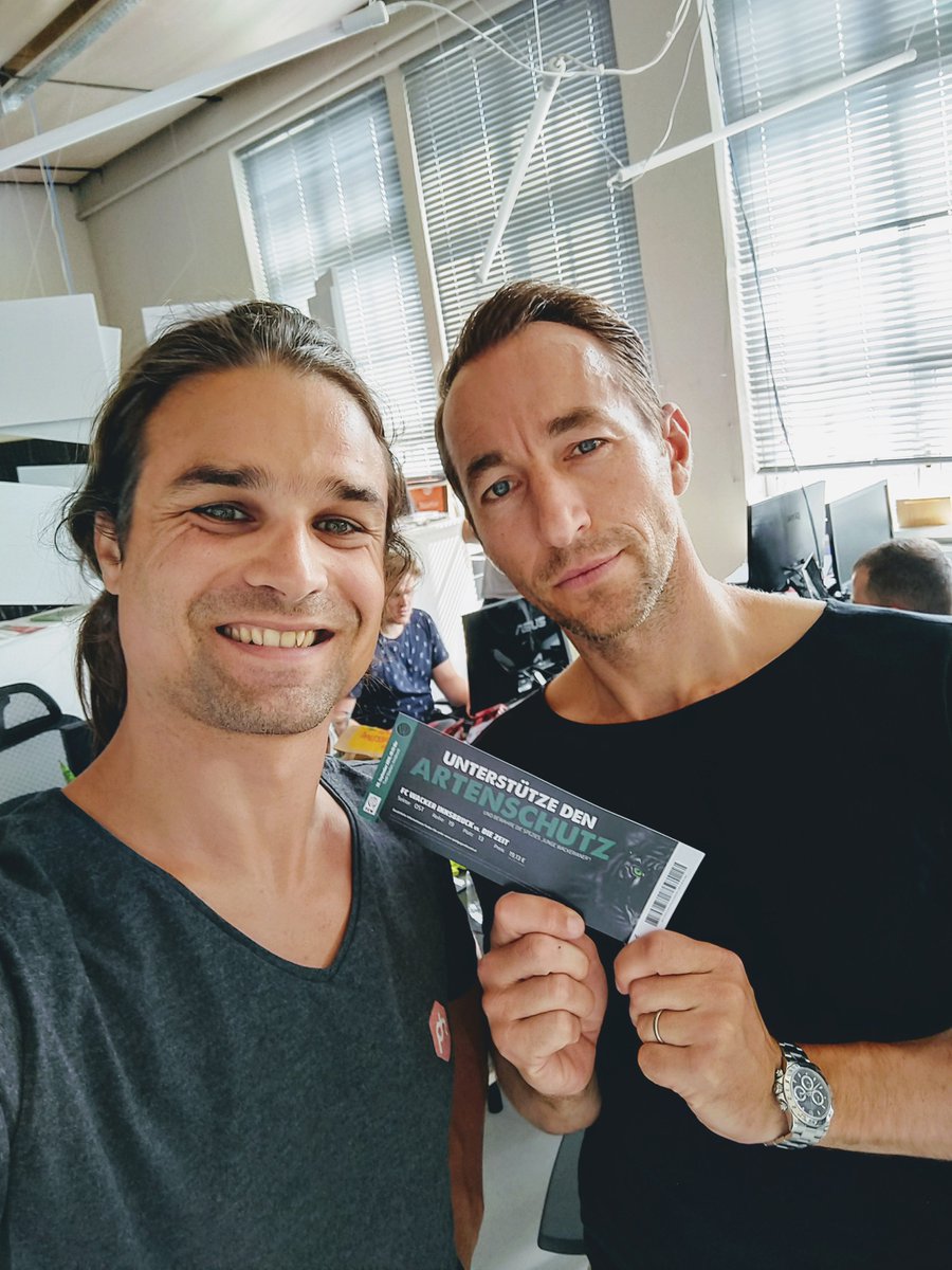 fabian_rauch's tweet photo. @andivan & @m_ortlechner Danke für eure Unterstützung beim #SpielgegendieZeit und @wackerinnsbruck
Mega 🤩
Egal ob Grün-Weiß, Violett oder irgendwas, wir brauchen Schwarz-Grün in der Bundesliga. ➡️https://t.co/aoIFKJLiXl https://t.co/1xryrs5WnE