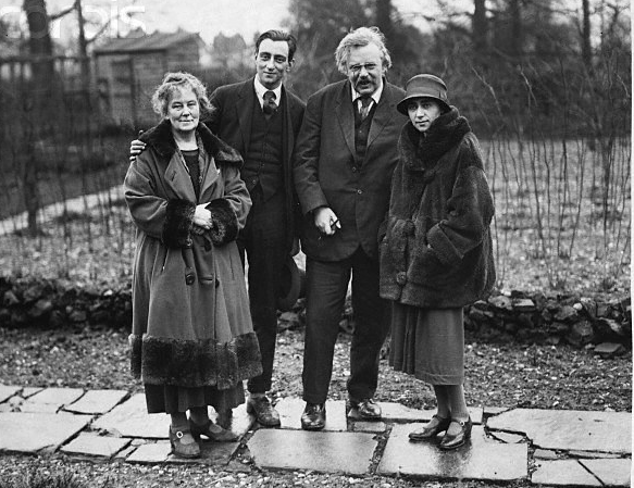 chestertonsoc's tweet photo. Get to know GKC:
Gilbert and Frances with another couple at Top Meadow in February of 1926. 
https://t.co/v5QMxtOast
#gkchesterton #chesterton #gettoknowGKC #chestertonsociety #franceschesterton #topmeadow https://t.co/sfh2NGcsxf