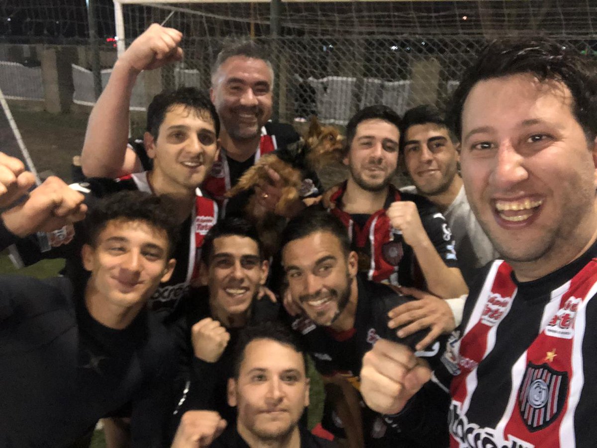 ChacaMediosOk's tweet photo. La primera de las 7 finales!!!

Con goles de #CuervoHaceteTwitter 🐦 y @BrunoZitella  derrotamos 2 a 1 a  @EngancheSup !!! 🤳🤳
 
#FueUnaGuerra
#LoDimosVuelta https://t.co/1p2nJHaSDx