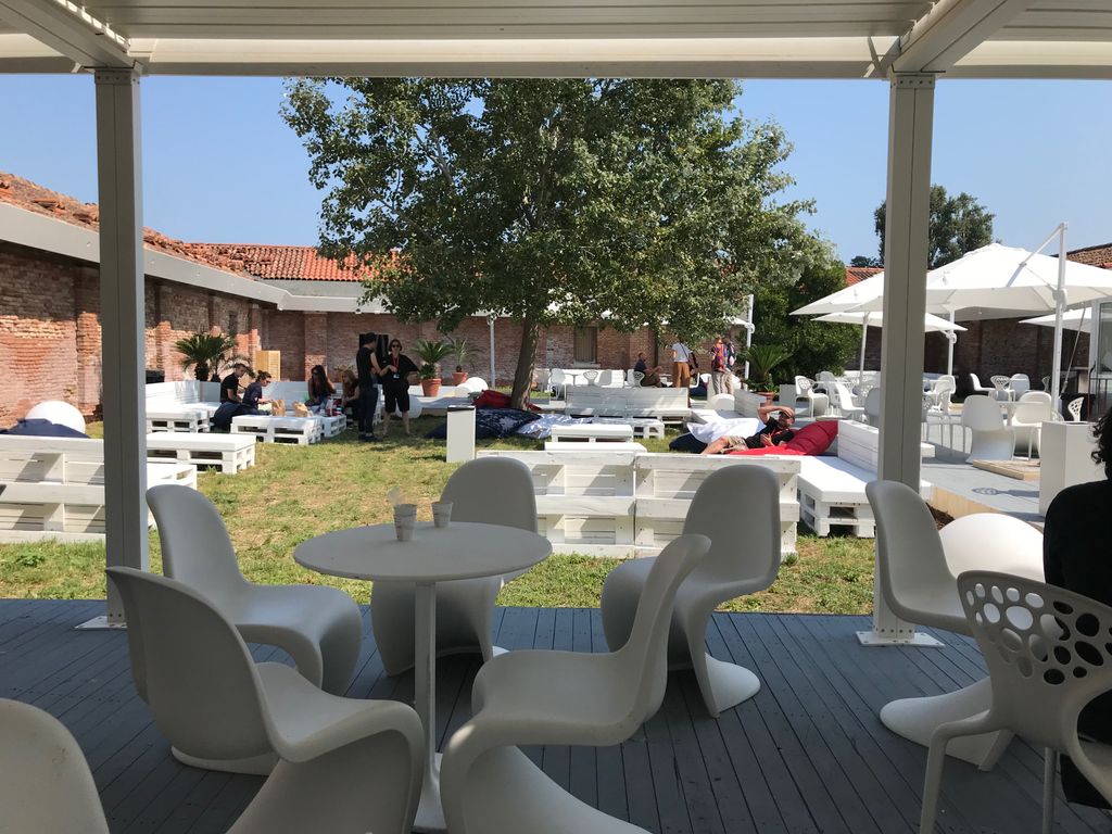 MagicBeansLtd's tweet photo. It's press day on VR Island. And that means the bar is finally open!
#VeniceVirtualReality
#BiennaleCinema2019 https://t.co/EKUsJ1uebu