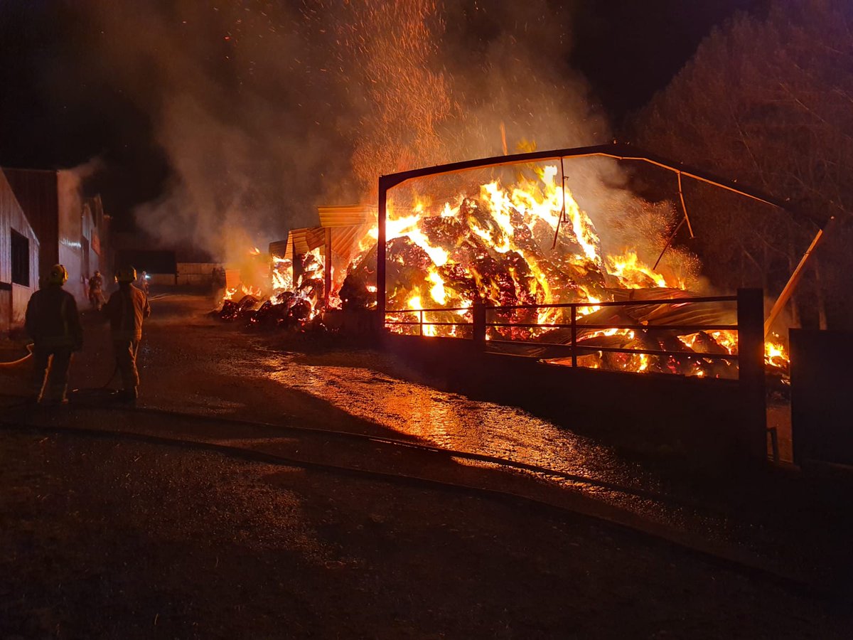 MontyFireSTN's tweet photo. 03P1 mobilised at 00:55 to a barn fire near Adfa along with @NewtownFireStn @LlanfairFire @WelshpoolFire and bowser from @LlandodFire incident scaled down at 07:00 to 03P1 and 05P1 from @LlanfairFire along with bowser.
@LlanfyllinFire now in attendance as relief crew for pumps https://t.co/y4ERn60EPL