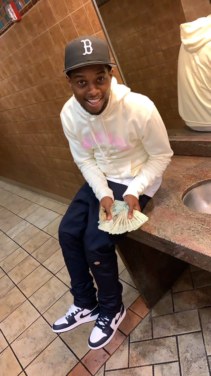 LONGLIVEFLO_'s tweet photo. #longlivemell #longliveflo 💙💣 https://t.co/BBFdjYDuA8