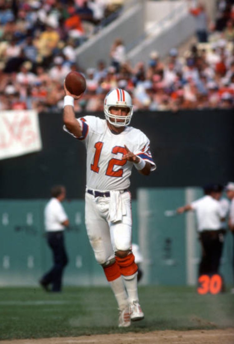 We've got Matt Cavanaugh days left until the  #Patriots opener!A 2nd round pick in 1978, Cavanaugh spent 5 years with the Pats. In 52 games he had 15 starts, going 5-10 while throwing for 3018 yards & 19 TDsHe is the last Patriots player not named 'Tom' to wear number 12