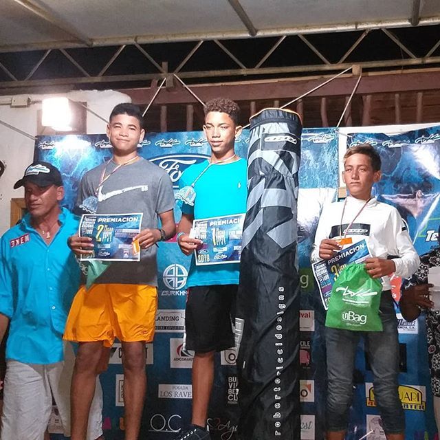 AdicoraNorthS's tweet photo. Nuestro actual campeón nacional kids 2018 comienza en su nueva categoría este año con un segundo lugar felicidades campeón!
#adicora #paraguana #falcon #venezuela #caribe #regata #windsurf #slalom #race #speed #campeon #friends https://t.co/caGbcwfXL7