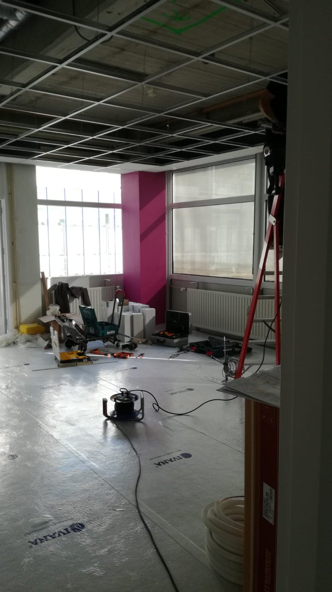 Ortholie's tweet photo. De kleuren van Ortholie komen ook in de verbouwde praktijk terug! Wat vinden jullie hiervan?

#ortholie #huisstijl #paars #roze #verbouwing #bouwvakkers #uitbreiding #praktijkverbouwing #ortholie #orthodontist #orthodontistenpraktijk #verbouwen #beugel #invisalign https://t.co/bNQnOnfJkL