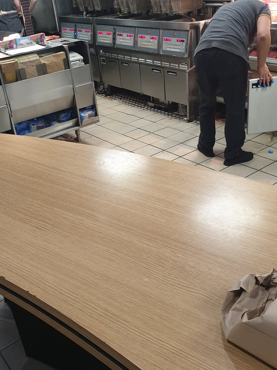 BeautiesTalk's tweet photo. @McDonaldsUK have you seen the dirt and mess 🤢 it's at westerhope McDonalds 🤢shocking they must need more training on how to keep a shop clean 🤢makes me not wanna eat here https://t.co/MiHriEvO3h