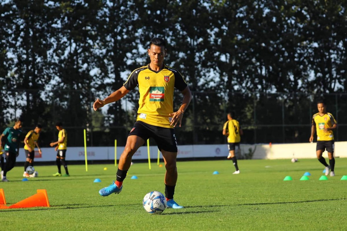 ChonFCOfficial's tweet photo. No.3 🦈 Z.M.TUN 🇲🇲
Trainning for #FIFADAY
at Myanmar National Team Camp
______________________
#ChonburiFC2019
#BraveSharks
#ฉลามกล้า_ท้าชิง https://t.co/ueLZQxouer