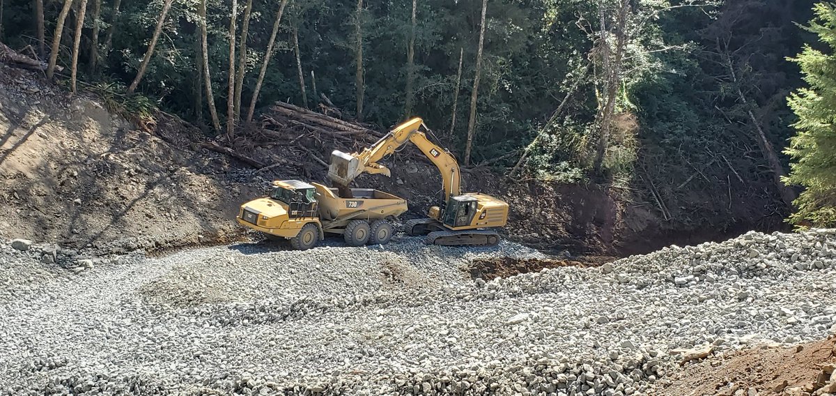IncTidewater's tweet photo. Excavating and Hauling slide debris with our @PetersonCat @CaterpillarInc equipment on an @OregonDOT project. https://t.co/MBb5VyiwKo