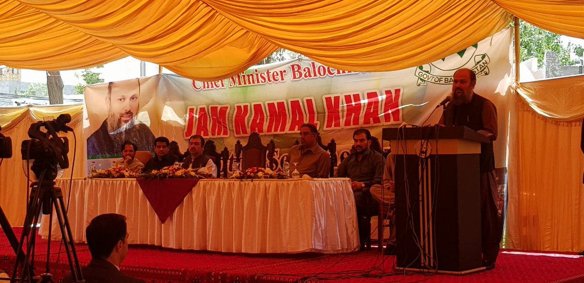 VOBUrdu's tweet photo. وزیراعلیٰ جناب جام کمال خان وائس آف بلوچستان کے زیر اہتمام یوتھ موبلائزیشن  پروگرام کے تحت لیپ ٹاپ تقسیم کرتے ہوئے. 

#YMC19 #Pakistan .@jam_kamal .@iBilalKakar .@MittaPb .@ZA_Buledi https://t.co/8x6dLFsuvK