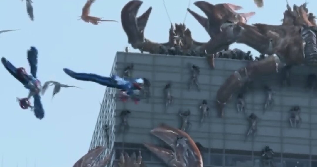 校長 Twitter ನಲ ಲ ビルを埋め尽くすバケガニ その回りをイッタンモメンやウブメが飛び回る ウブメとハイドラグーンが作品の壁を越えた夢の共食い ハイドラに混じってウブメ同士も共食い レアキャラのアミキリとオオアリを拝める ディケイド1話は 魔化魍