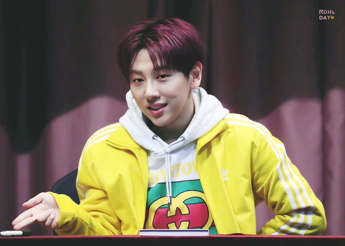 [190202 영풍문고 홍대점 팬싸]

벌써 태현시🕺🏻
#노태현 #ノテヒョン #盧太鉉 #卢太铉 #RohTaeHyun #โนแทฮยอน #노태현_사랑해