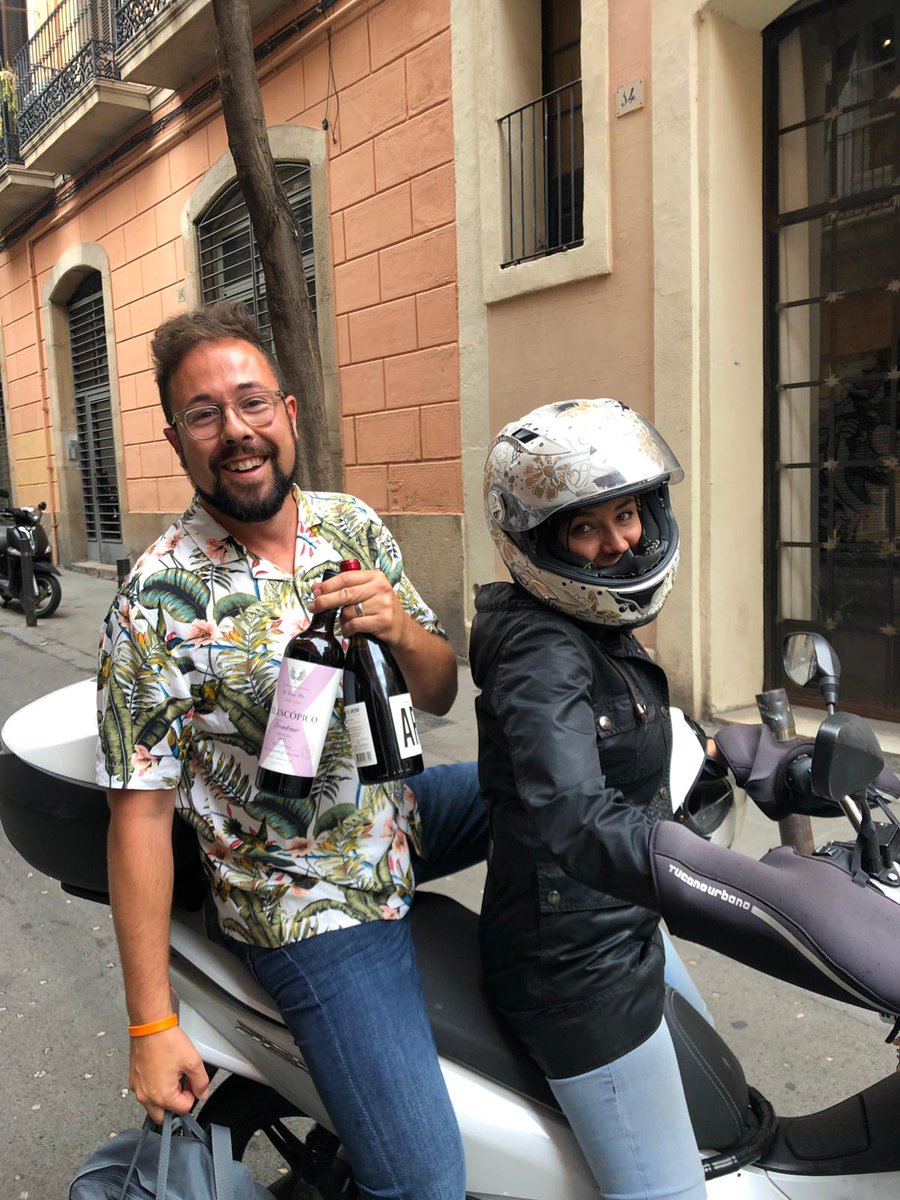 wineissocial's tweet photo. 💪🏼¡Ni la lluvia nos para! Hoy estamos de ruta con @thegaragewineco y vamos a todo GAS! ¿Estás preparada Barcelona?
#lasiguales #wineissocial #compartiresvivir #fernandomora #frontonio #garnacha #masterofwine #wine #tasting #eljardindelasiguales #zaragoza #valdejalon @BFrontonio https://t.co/81loWmJGNV