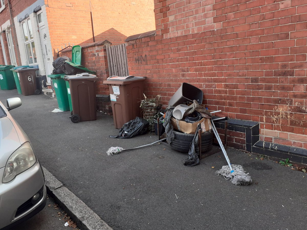 RyanCooper66's tweet photo. Out on the compactor today clearing fly tips, bins and side waste in sherwood and berridge 5.7 tonnes of waste cleared!! #productiveday #cleannottingham @SherwoodBerrid1 @chidiegenti @RealmPublic https://t.co/FU0qhOOSkI