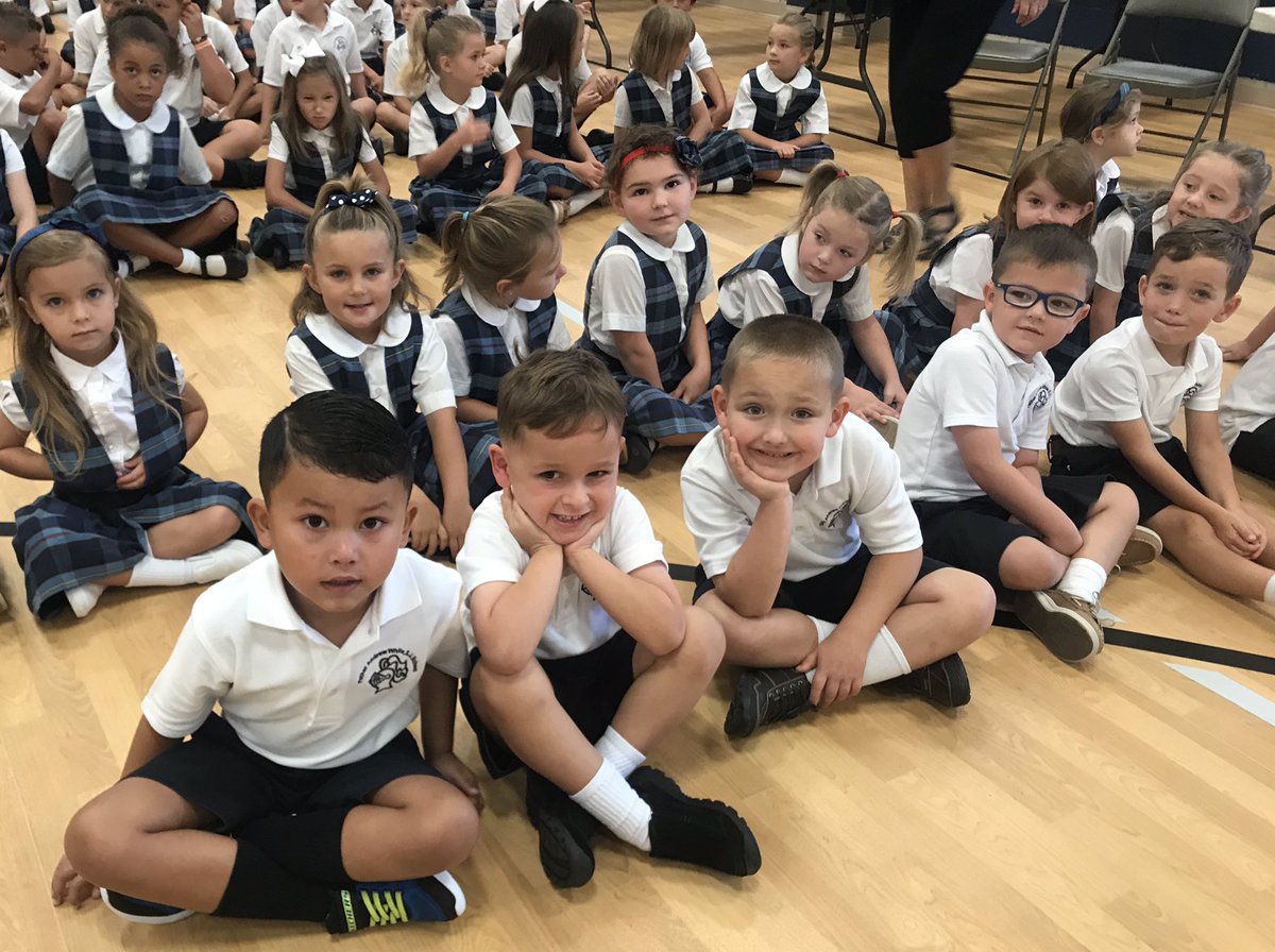 FAWcrusaders's tweet photo. These @FAWcrusaders are feeling fabulous on the first day! #ADWFamily #ADWFirstDay https://t.co/6OVgKOMOMX