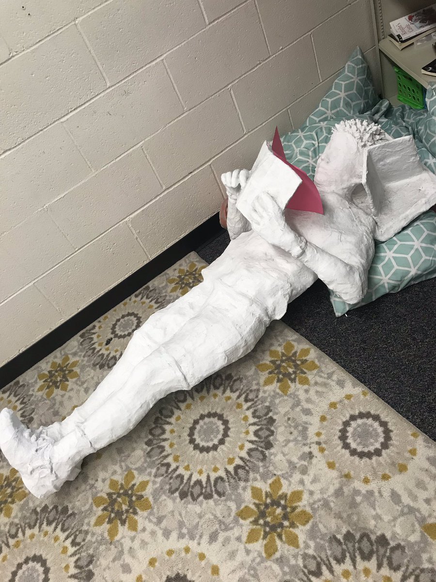 MissNelsonA's tweet photo. Looks like a new friend has joined our classroom to do some reading! @JSPrincipalD93 @kjmccann93 #wearejayhawks https://t.co/RH7mi7qePn