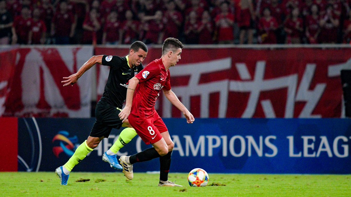 TheAFCCL's tweet photo. FULL-TIME | Shanghai SIPG 🇨🇳 2-2 @REDSOFFICIAL 🇯🇵
⚖ The hosts stage a 2⃣nd half comeback as two penalties from Hulk secure a 2-2 draw in the quarter-final 1⃣st leg to leave this one in the balance 👏
#SHAvURA #ACL2019 https://t.co/FumDw9SRQT