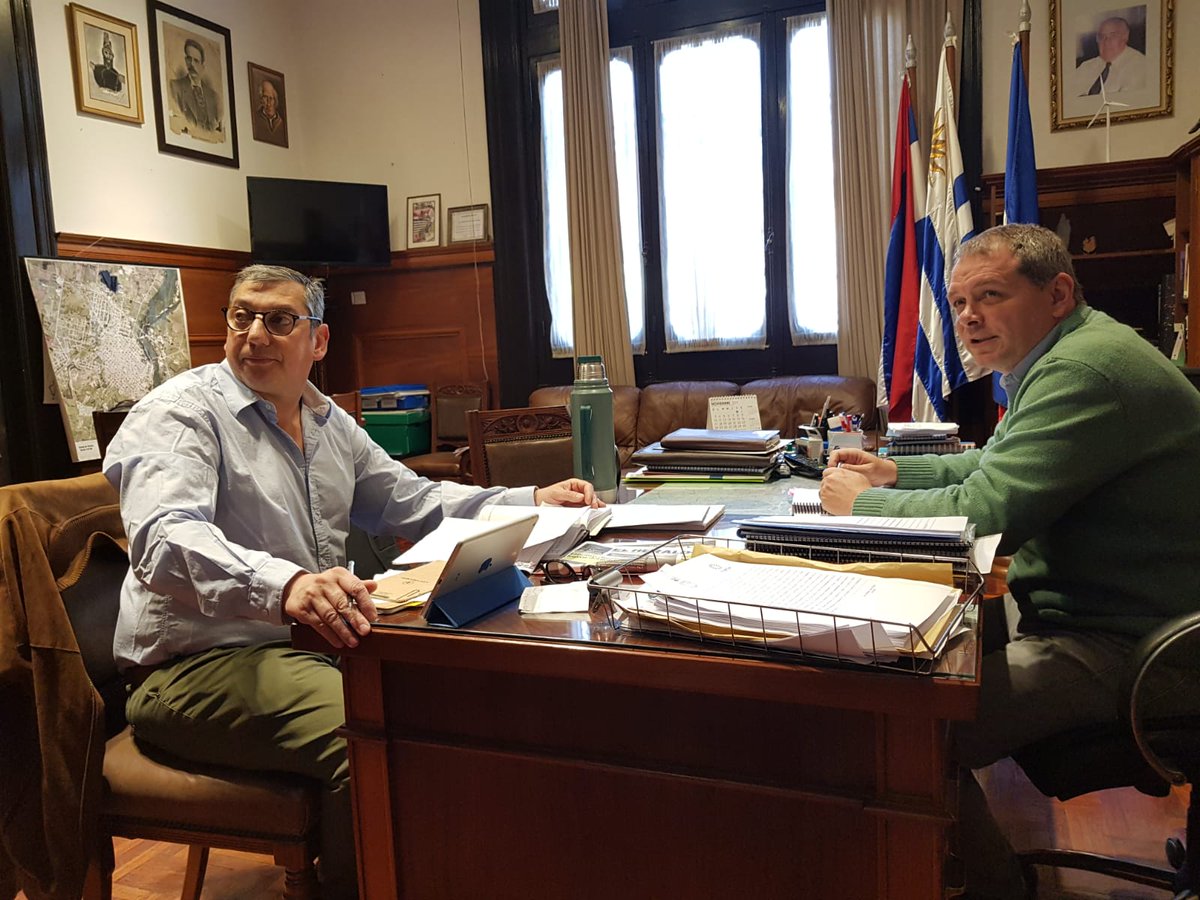 FloridaIDF's tweet photo. En la mañana de hoy martes el Intendente @g_lopezmendez  se reúne con el ex Intendente @PajaroEnciso, se tratan diferentes temas del departamento. https://t.co/1MRoWeN2gG