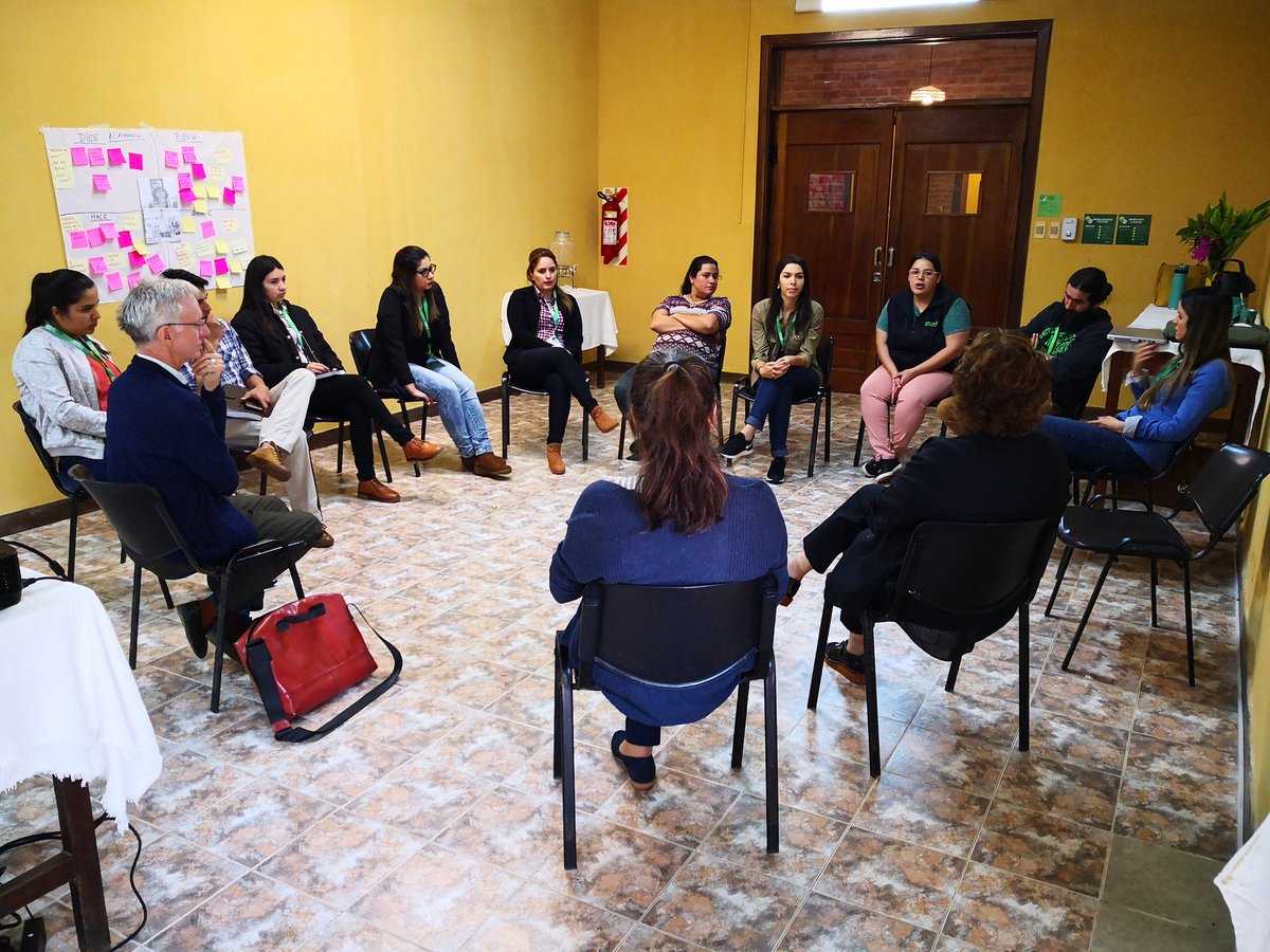 Iniciamos el "Deep Dive" de la mano de <a href="/IMAGO_gg/">Imago Global Grassroots</a>, se viene una día cargado de ideas y desafíos para el equipo de #EmprendéParaguay. 😊💪👏