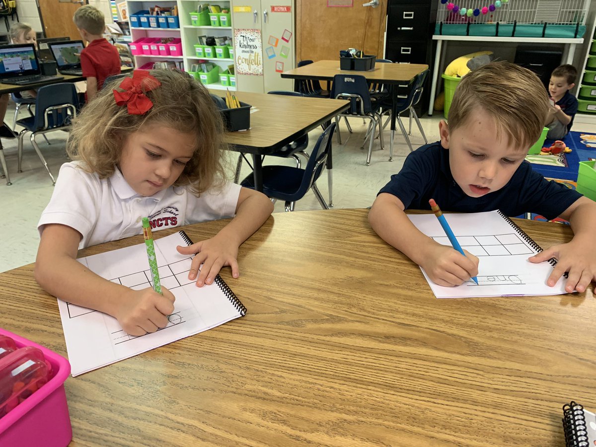 katiesauls1's tweet photo. #letstaskaboutit using a frameworks to match the number, number word, and ten frame for numbers 1-5. Then writing and drawing the same numbers in our math journal. @Math_w_McKnight #busymathday #ncssbethebest #nctspride https://t.co/VB9mbenSw7