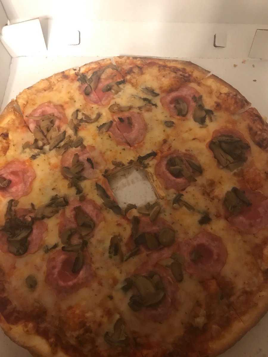 Hancea's tweet photo. Husband texts me saying your favorite pizza is on stove after a very long day.  Get home after Back to School night at 9 pm.  College student @Ehance13 is looking for new home. Everyone knows I get the center pieces. https://t.co/UupXLoPa23