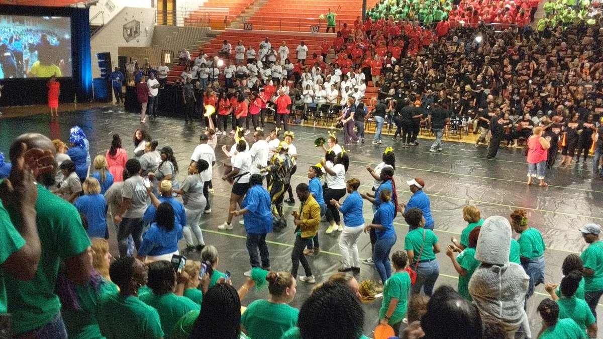 BrightonVA's tweet photo. Pep Rally!! @ebracyPPS @PaulMWilsonJr @Figgster2 @mcromartieEdD #BrightonStrong #YOPE https://t.co/xj51zOlc5p