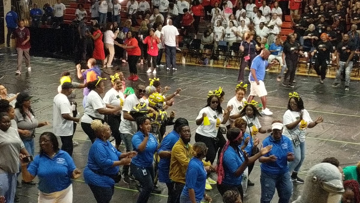 BrightonVA's tweet photo. Pep Rally!! @ebracyPPS @PaulMWilsonJr @Figgster2 @mcromartieEdD #BrightonStrong #YOPE https://t.co/xj51zOlc5p