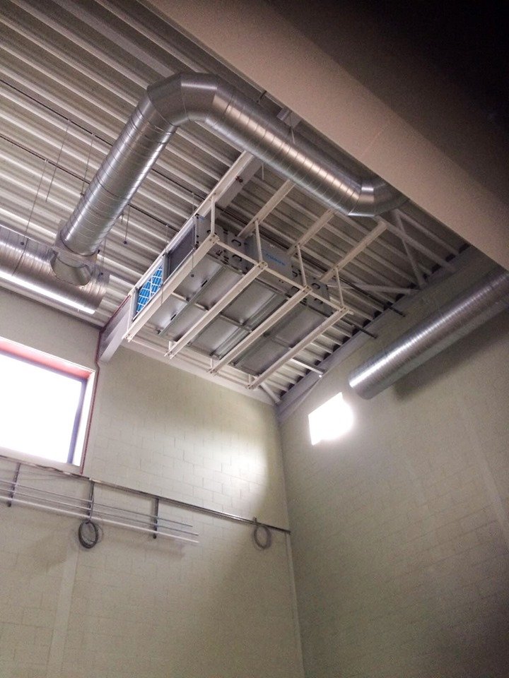 HLAServices's tweet photo. 🌪️ #TransformationTuesday 🌪️

When a school gym requires an energy-efficient ventilation system, HLA Services is there ➡️

🌎 We installed a new heat recovery system complete with supply and extraction ductwork to supply fresh air in the most cost-effective way. https://t.co/5o2B89Swyi