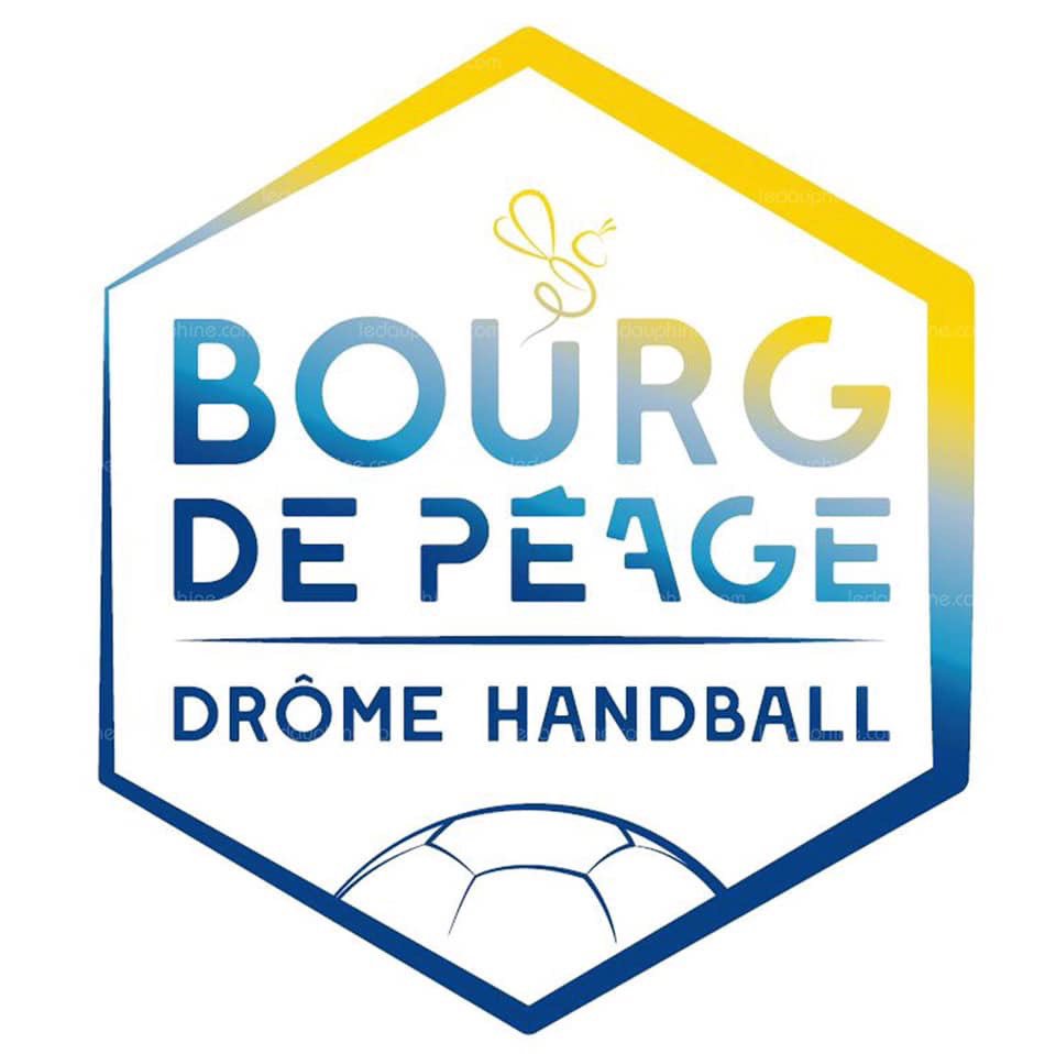 koumeddour26's tweet photo. Présentation officielle de l’équipe 1ère de @BDPhandball, du nouveau logo, des nouvelles tenues et des partenaires. Une pleine réussite aux filles pour la saison 2019-2020. @La_drome Attractive grâce au Handball féminin drômois. @MoutonMP @Prefet26 @nnieson https://t.co/0qpVA8WU5e