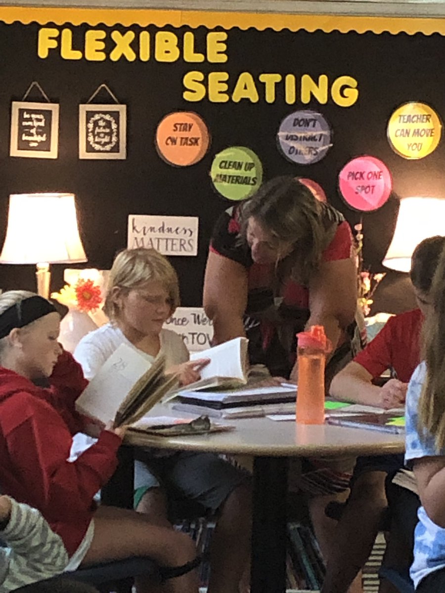 TOWTteachers's tweet photo. Thanks @jcampbellohlsd for helping with reading conferences and joining in and learning more about the workshop model! We are lucky to have you! #OHBetterTogether #learnwithTOWTT @dms_ohlsd https://t.co/NS5ZlVEJnR