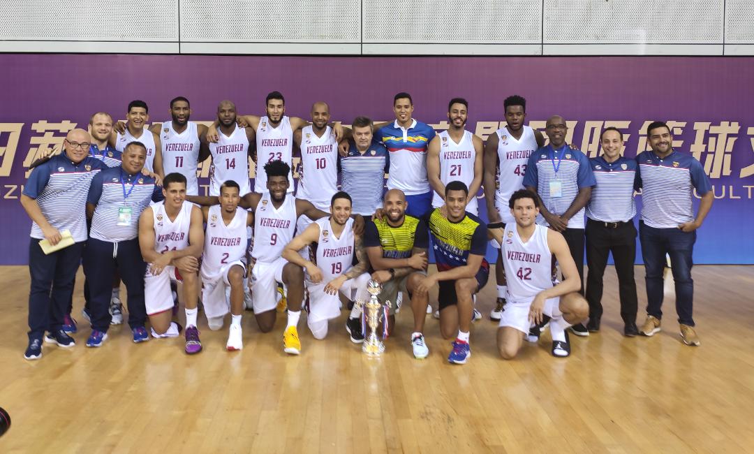 aguilar_leon's tweet photo. @FVBbasketball cayó 74-51 ante @HellenicBF y quedó subcampeón del torneo #AtlasChallenge, en preparación al @FIBAWC.
@Jhornanbskt 14pts y @bignestor43 11pts fueron los mejores por #Venezuela, que no contó con @Gregory8Vargas. Por #Greece se ausentó @Giannis_An34 #Basketball https://t.co/tPGL1OXekJ