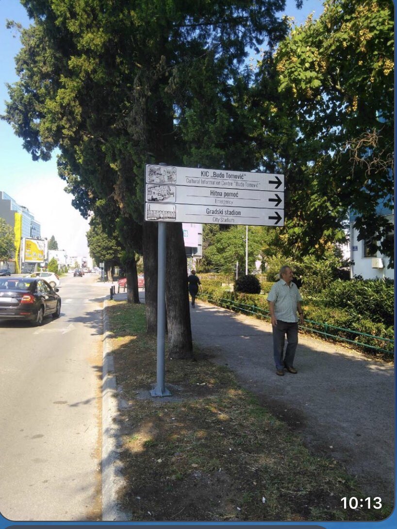 putevipg's tweet photo. U ulici Kralja Nikole, Jovana Tomaševića, i na Bulevaru Ivana Crnojevića danas je zamijenjena postojeća turistička signalizacija . https://t.co/jI6CzqyBxO